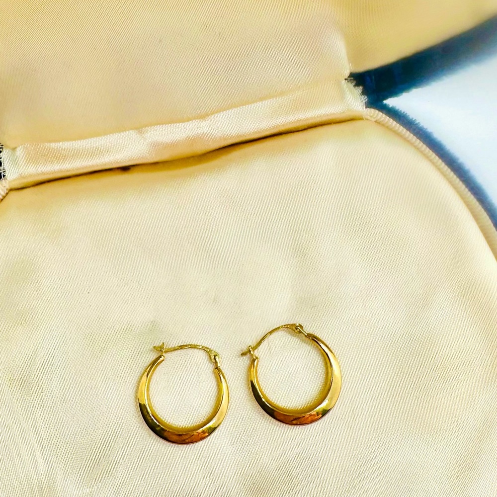 Vintage 14 KT Gold Small Hoop Earrings